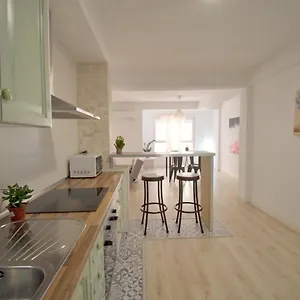 https://apartamento-centro-granada-18005-2.es-andalucia.com